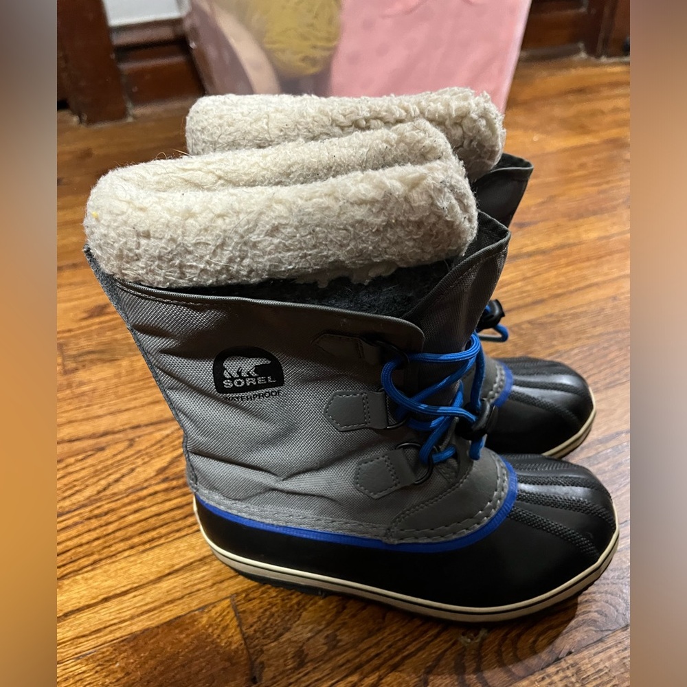 Sorel snow boots size 5